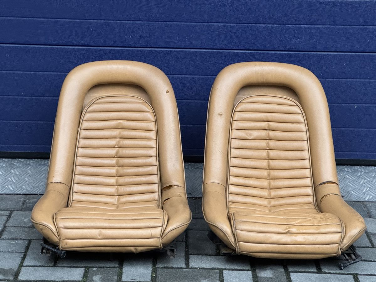 FERRARI 246 Dino (1969-1974) 2 SEDILI / SEATS