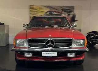 Foto 2 di 7: MERCEDES-BENZ SL(1971-1989) 300 SL Roadster 