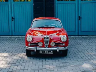Foto 2 di 10: ALFA ROMEO 1900 SS 