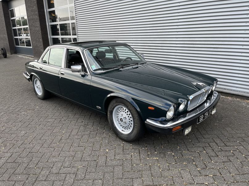 JAGUAR XJ12(1972-1992)