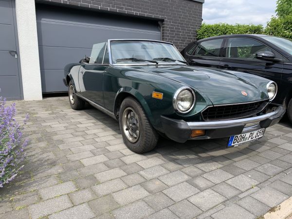 FIAT 124 Spider 
