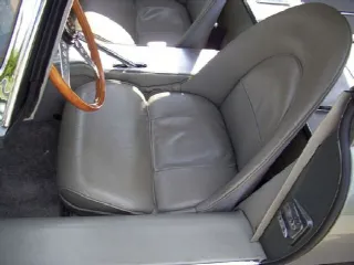 Foto 4 di 5: JAGUAR E-Type SI (1961-1968) 3.8 Coupé Flat Floor