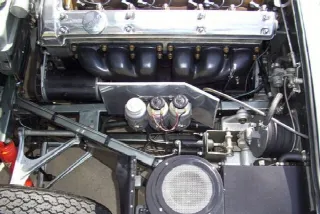 Foto 5 di 5: JAGUAR E-Type SI (1961-1968) 3.8 Coupé Flat Floor