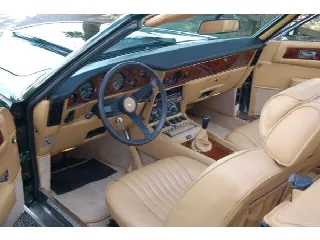 Foto 2 di 3: ASTON MARTIN V8 Volante 