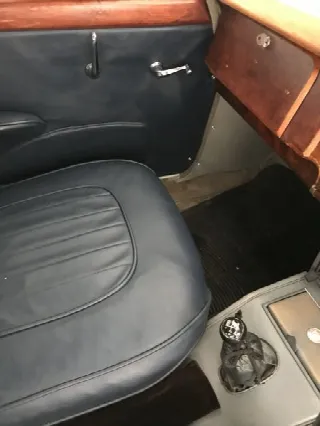 Foto 10 di 13: JAGUAR MKII 2,4  cambio manuale 6 cilindri 