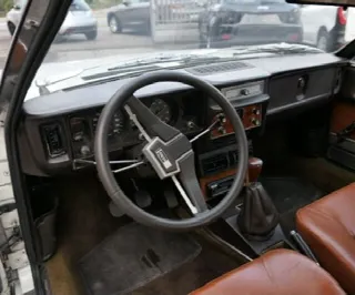 Foto 6 di 9: LANCIA Beta Spider