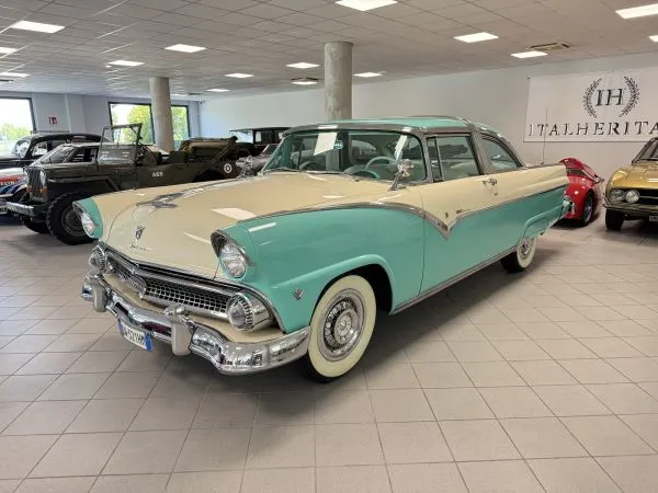 FORD Fairlane Crown Victoria   