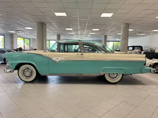 Foto 8 di 27: FORD Fairlane Crown Victoria   