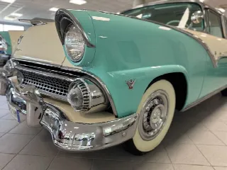 Foto 18 di 27: FORD Fairlane Crown Victoria   