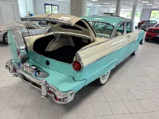 Foto 22 di 27: FORD Fairlane Crown Victoria   
