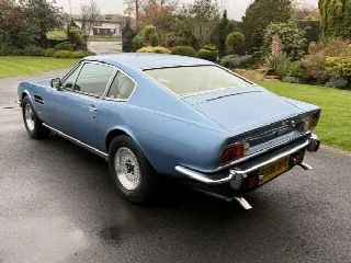 Foto 7 di 8: ASTON MARTIN V8 Coupe 