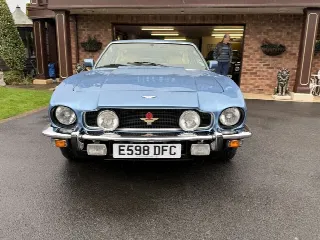 Foto 5 di 8: ASTON MARTIN V8 Coupe 
