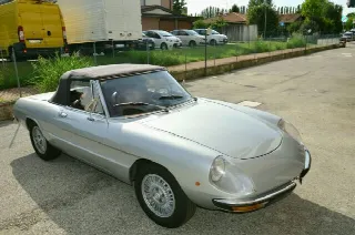 Foto 2 di 3: ALFA ROMEO Spider 2000 Veloce Pininfarina 