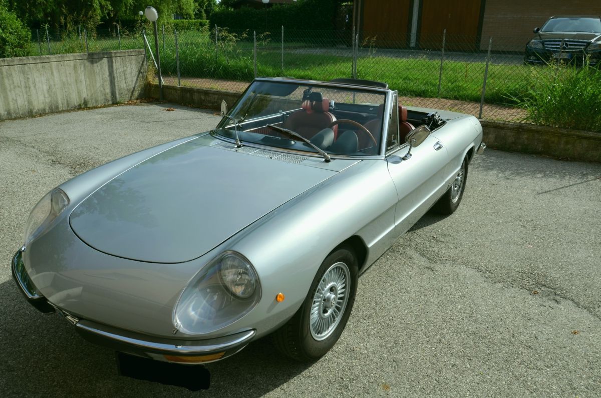 ALFA ROMEO Spider 2000 Veloce Pininfarina 