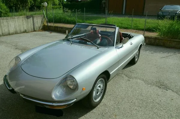 ALFA ROMEO Spider 2000 Veloce Pininfarina
