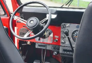Foto 6 di 8: JEEP CJ 7  Renegade 