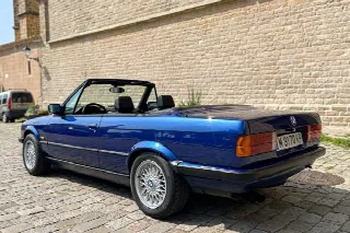 Foto 2 di 6: BMW 325     i E30