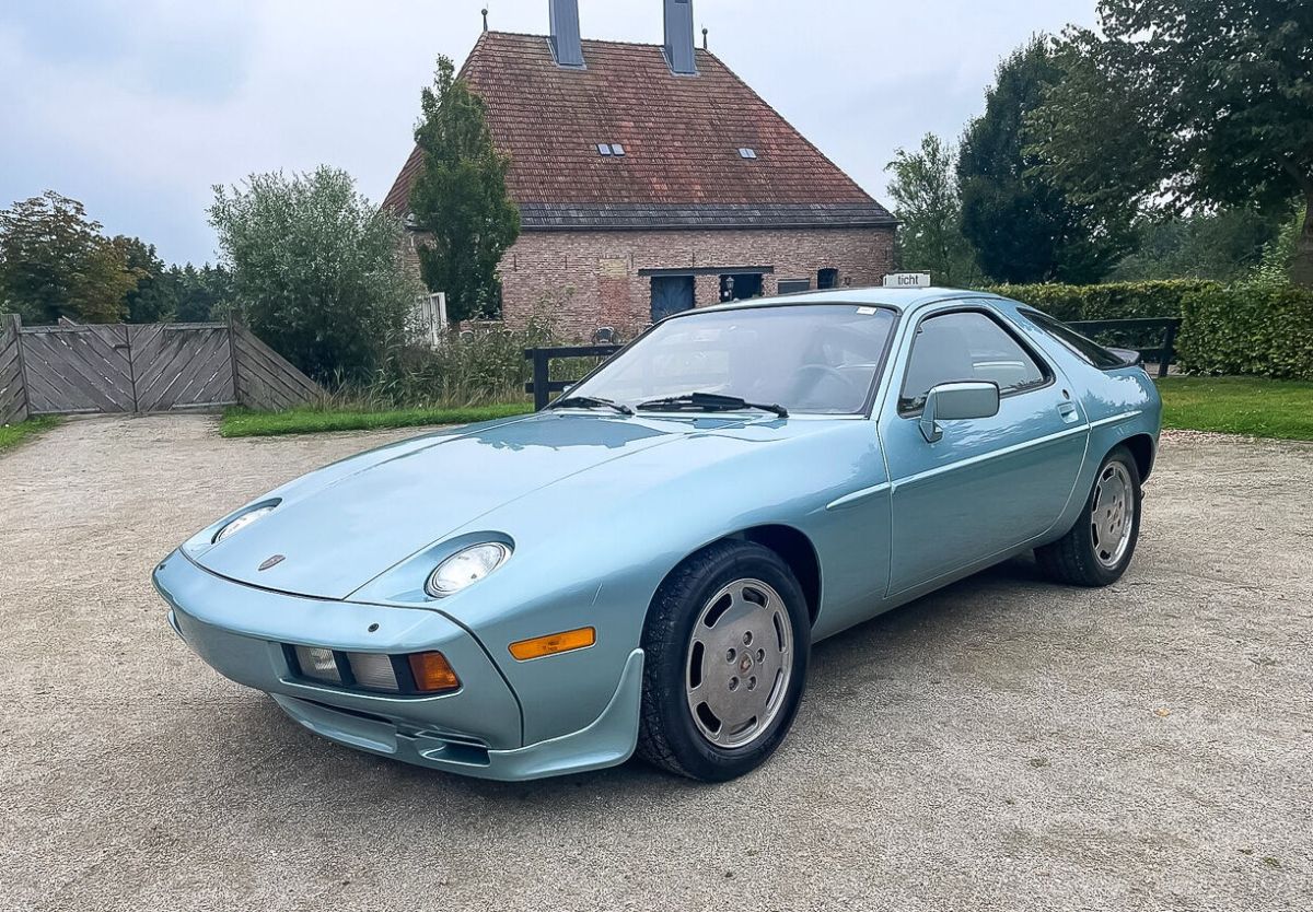 PORSCHE 928 