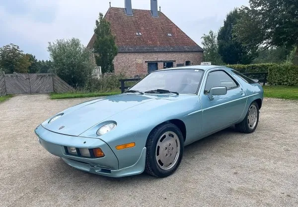 PORSCHE 928