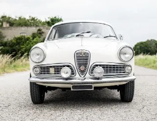 Foto 1 di 6: ALFA ROMEO Giulietta Sprint       