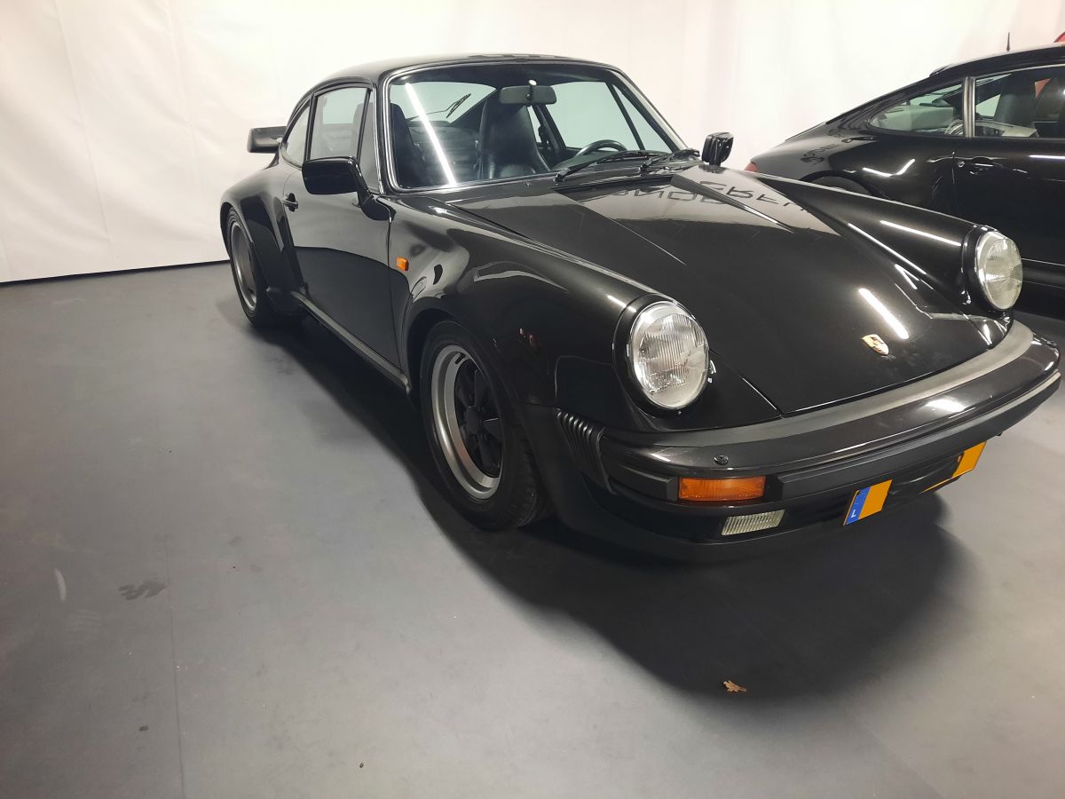 PORSCHE 930 