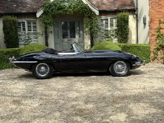 Foto 3 di 6: JAGUAR E-Type SI (1961-1968) Convertible 