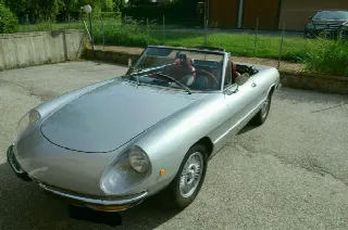 Foto 2 di 3: ALFA ROMEO Spider 2000 Veloce Pininfarina  