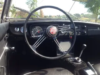 Foto 4 di 5: MG MGB SPIDER 