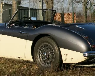 Foto 4 di 6: AUSTIN HEALEY 100/6 BN4   