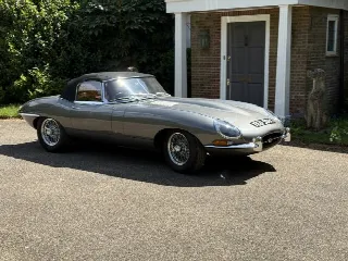Foto 2 di 8: JAGUAR E-Type SI (1961-1968) Convertible 