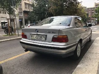 Foto 1 di 8: BMW 3 Series (1990-1998) 318 is 