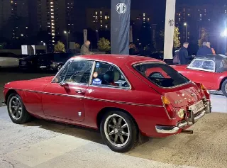 Foto 3 di 12: MG B GT   