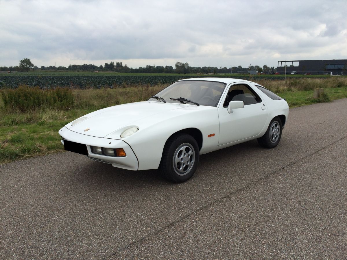 PORSCHE 928  