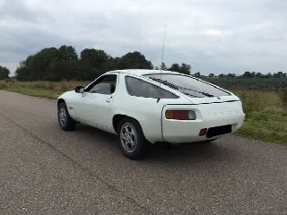 Foto 2 di 4: PORSCHE 928  