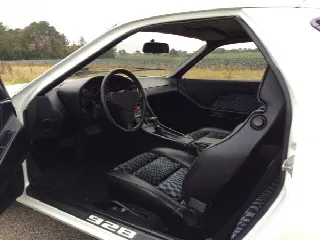 Foto 3 di 4: PORSCHE 928  