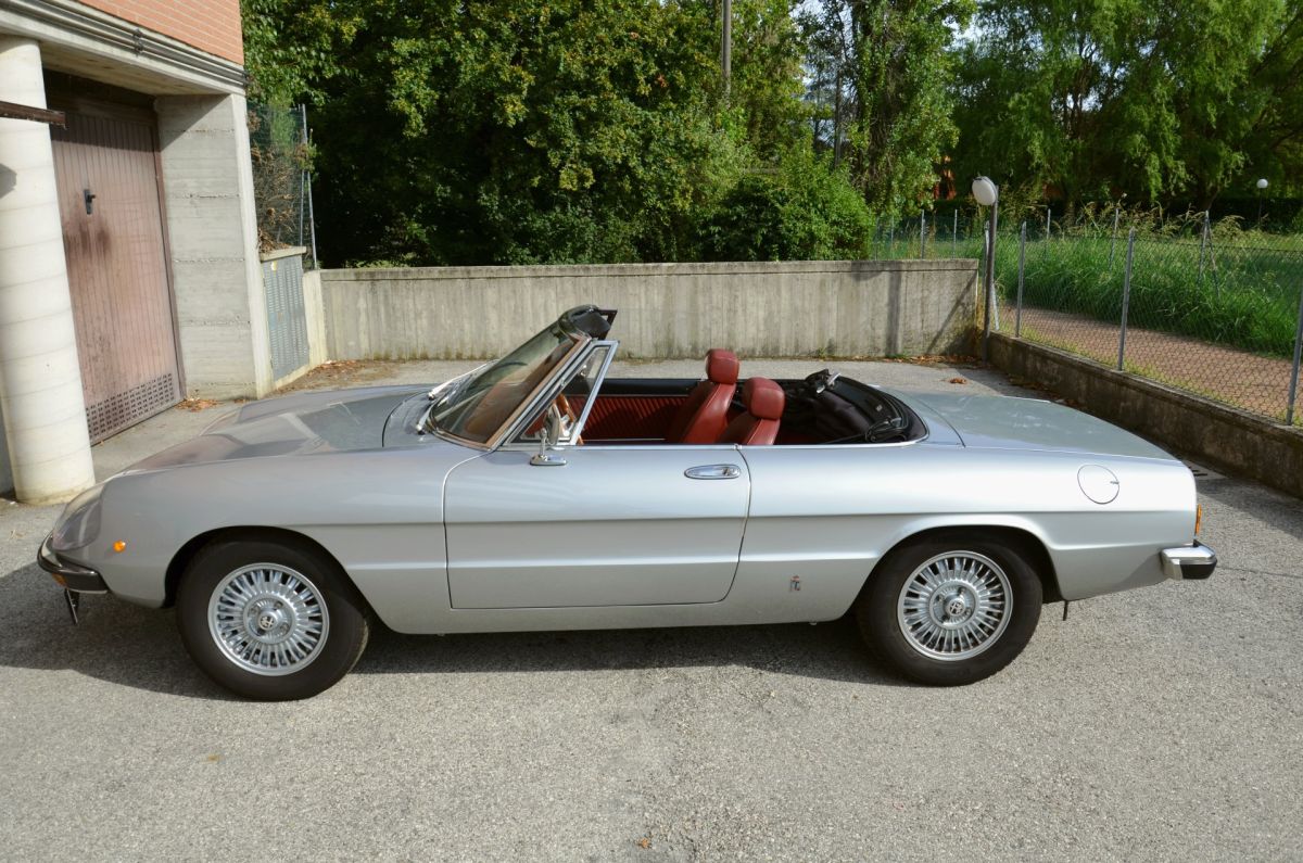 ALFA ROMEO Spider 2000 Veloce Pininfarina  