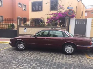 Foto 2 di 8: JAGUAR XJ8(1997-2004) 3.2 240cv  