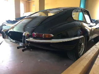 Foto 4 di 6: JAGUAR E-Type SI (1961-1968) 3.8 L 