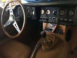 Foto 2 di 6: JAGUAR E-Type SI (1961-1968) 3.8 L 