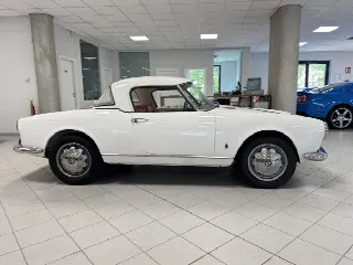 Foto 5 di 34: ALFA ROMEO Giulietta Spider Veloce Passo Corto 