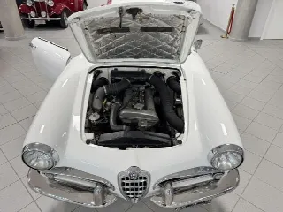 Foto 9 di 34: ALFA ROMEO Giulietta Spider Veloce Passo Corto 