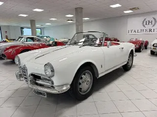Foto 15 di 34: ALFA ROMEO Giulietta Spider Veloce Passo Corto 