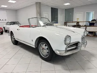 Foto 18 di 34: ALFA ROMEO Giulietta Spider Veloce Passo Corto 