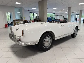 Foto 16 di 34: ALFA ROMEO Giulietta Spider Veloce Passo Corto 