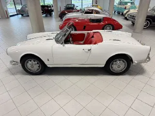 Foto 22 di 34: ALFA ROMEO Giulietta Spider Veloce Passo Corto 