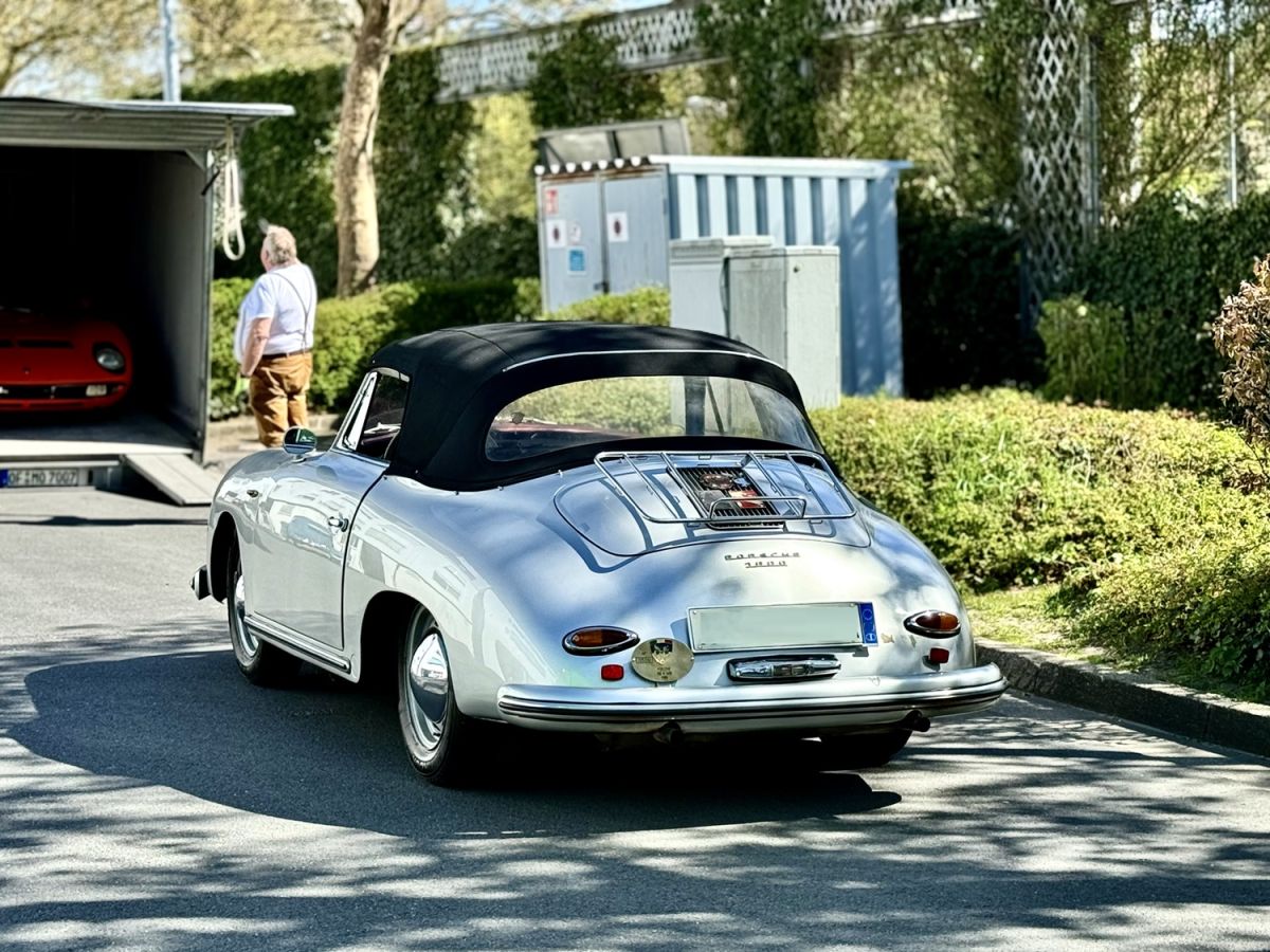 La Porsche 356 A 1600 Cabriolet protagonista nello stand OldCar24 a Techno Classica Essen 2025