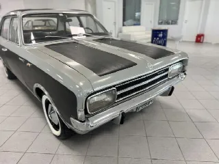 Foto 20 di 32: OPEL Rekord 1.9 C Lusso Automatic/Clima 