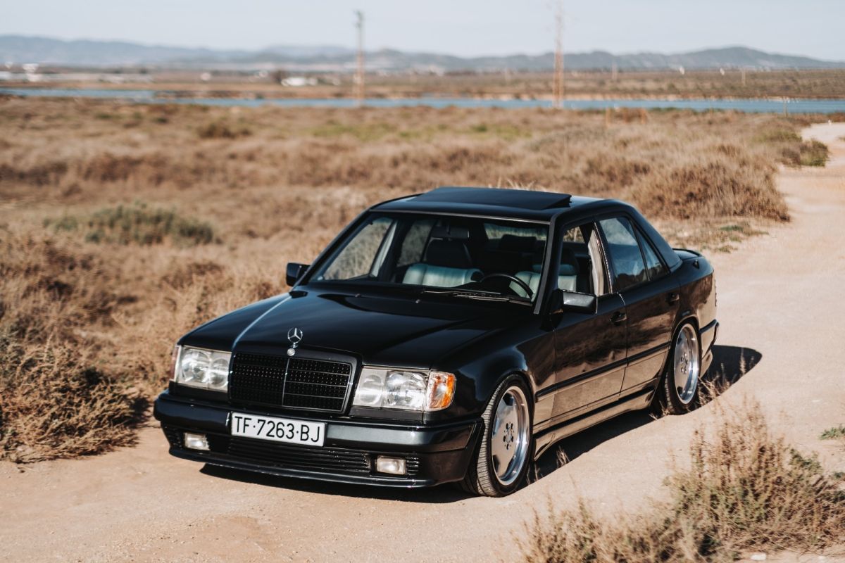 MERCEDES-BENZ 300 E AMG  