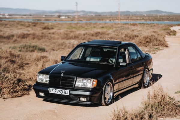 MERCEDES-BENZ 300 E AMG  