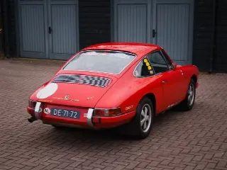 Foto 8 di 11: PORSCHE 911 Urmodell 911 early 1965 rally edition
